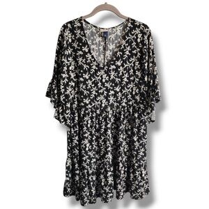 Black and White Floral boho dress universal thread  size small